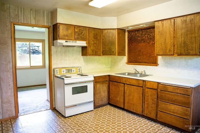 121 Valley View Ln, Kamiah, ID 83536