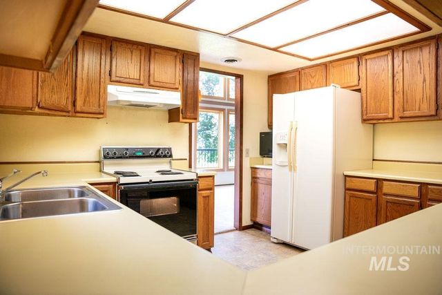 121 Valley View Ln, Kamiah, ID 83536