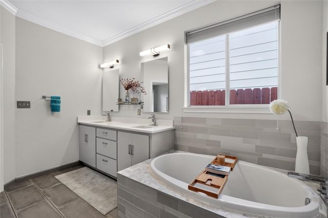 2713 Kinney Oaks CT, Austin, TX 78704