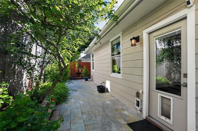2713 Kinney Oaks CT, Austin, TX 78704