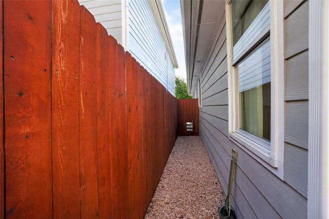 2713 Kinney Oaks CT, Austin, TX 78704