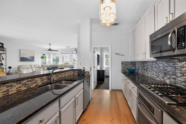 2713 Kinney Oaks CT, Austin, TX 78704