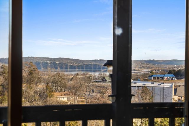 12 Longview Drive, Kimberling City, MO 65686