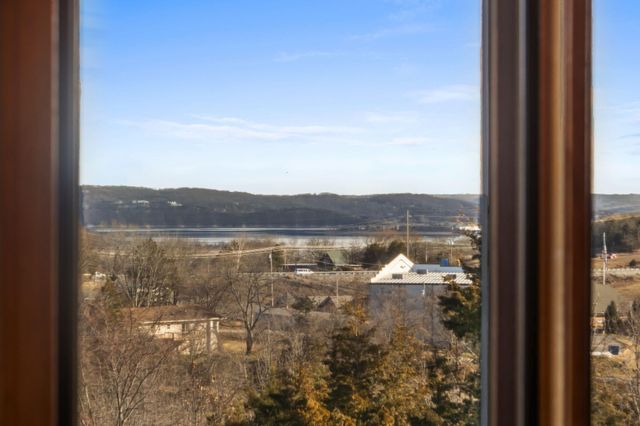 12 Longview Drive, Kimberling City, MO 65686