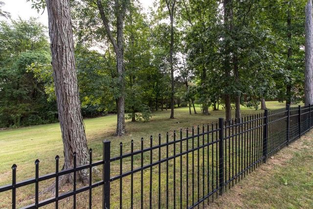 5112 Bay Overlook Dr, Hermitage, TN 37076