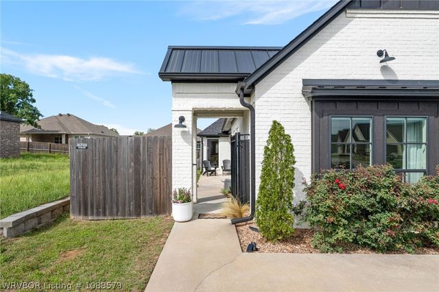 9025 Birkshire Place, Fort Smith, AR 72916
