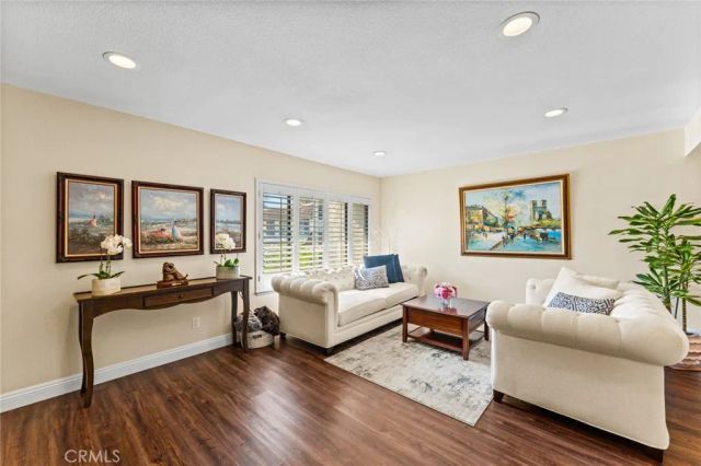 676 redwood Lane, San Dimas, CA 91773