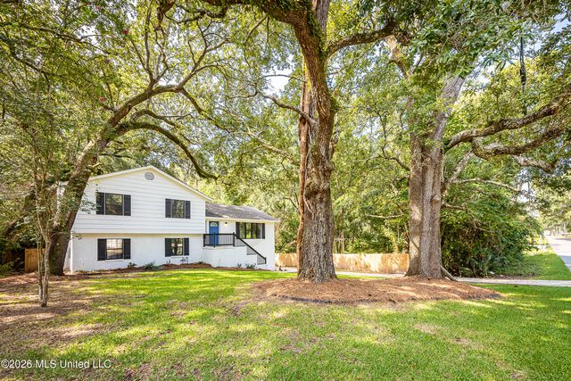 2550 Davidson Road, Ocean Springs, MS 39564