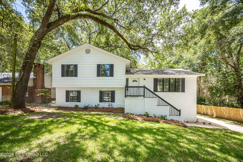 2550 Davidson Road, Ocean Springs, MS 39564