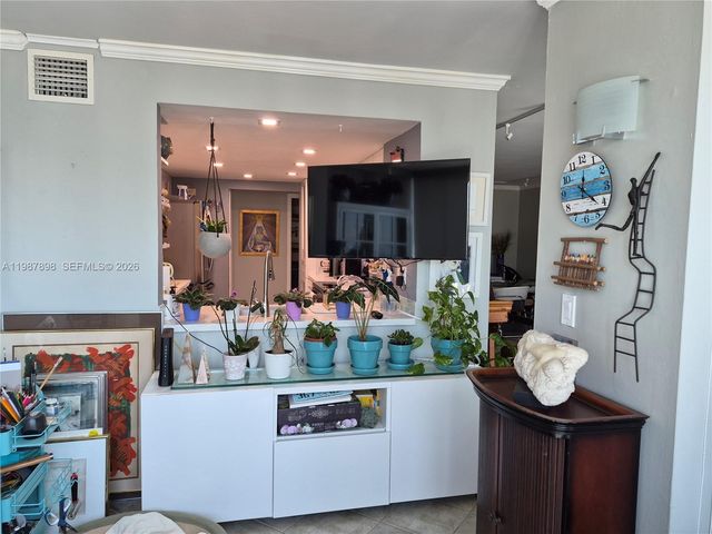 2655 Collins Ave 1910, Miami Beach, FL 33140