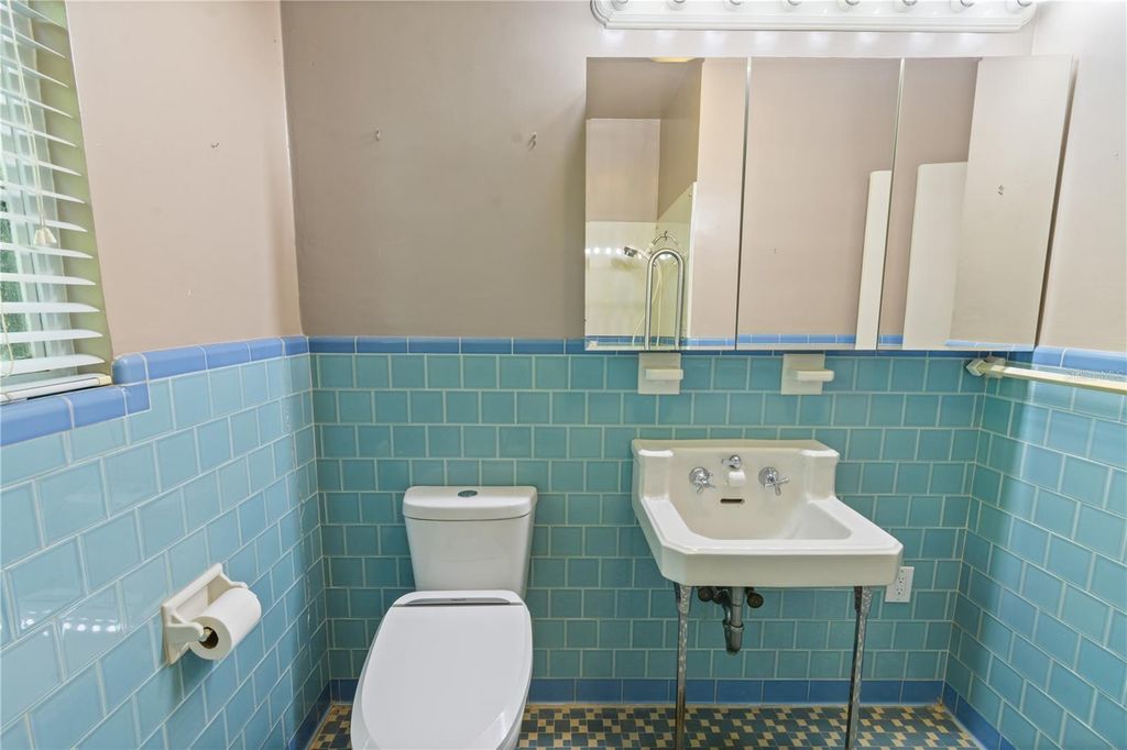 Image 17 of property listing at 420 E BULLARD AVENUE, Lake Wales, FL 33853