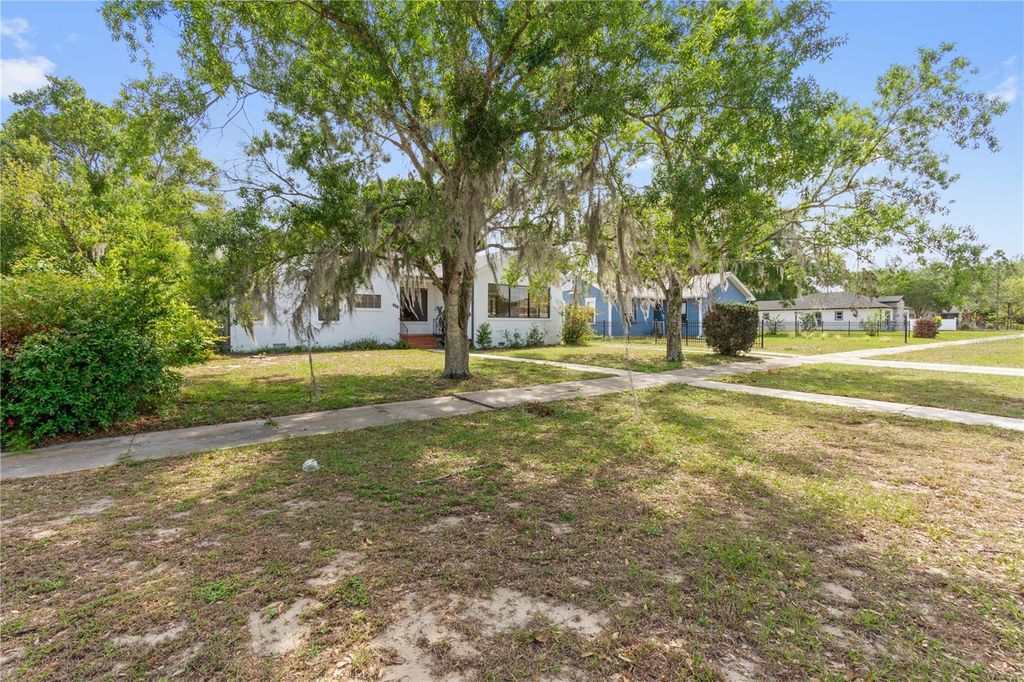 Image 3 of property listing at 420 E BULLARD AVENUE, Lake Wales, FL 33853