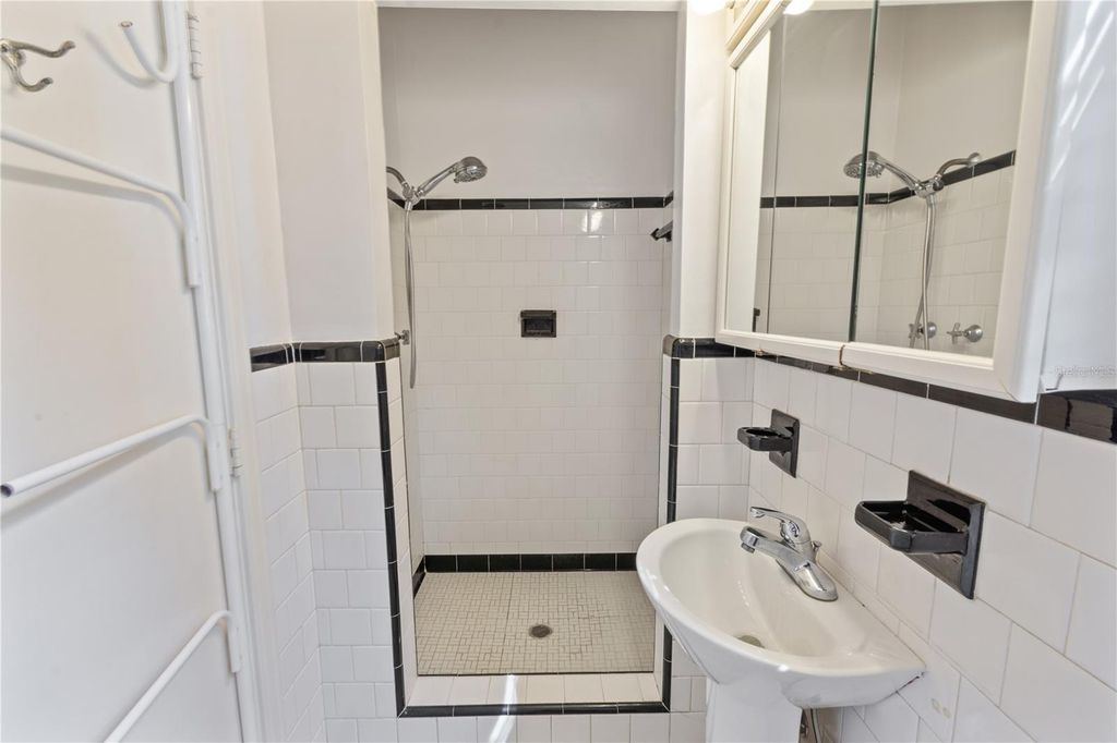 Image 23 of property listing at 420 E BULLARD AVENUE, Lake Wales, FL 33853