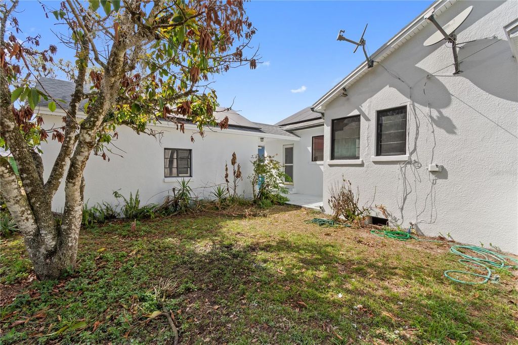 Image 25 of property listing at 420 E BULLARD AVENUE, Lake Wales, FL 33853