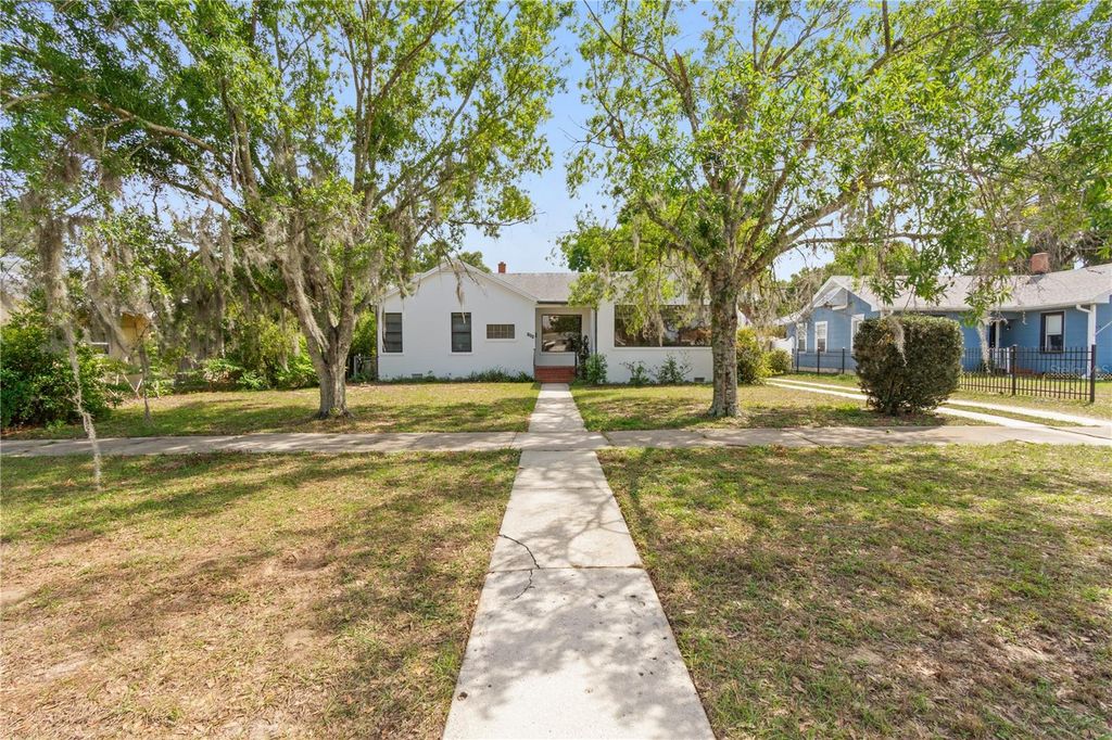 Image 4 of property listing at 420 E BULLARD AVENUE, Lake Wales, FL 33853