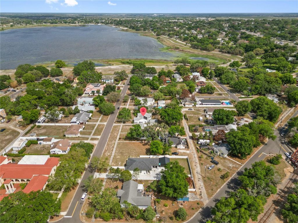 Image 35 of property listing at 420 E BULLARD AVENUE, Lake Wales, FL 33853