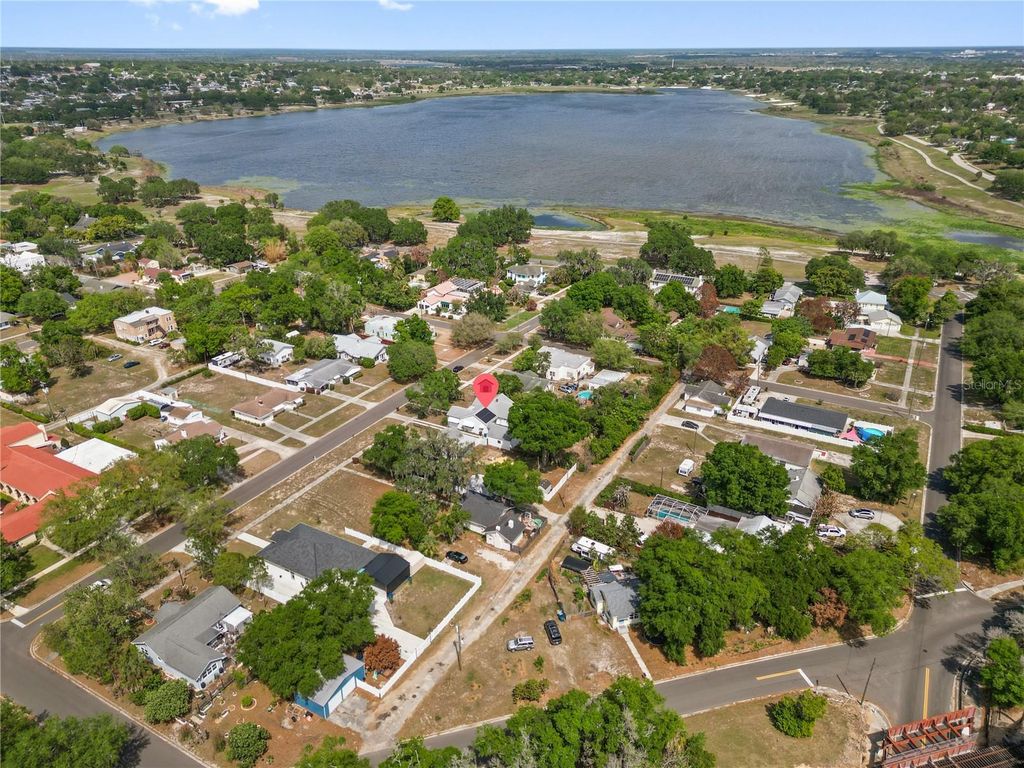 Image 36 of property listing at 420 E BULLARD AVENUE, Lake Wales, FL 33853