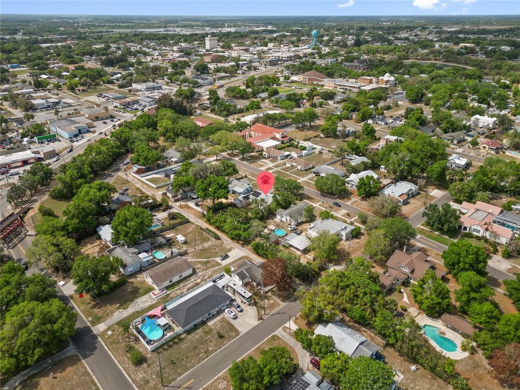 Image 38 of property listing at 420 E BULLARD AVENUE, Lake Wales, FL 33853