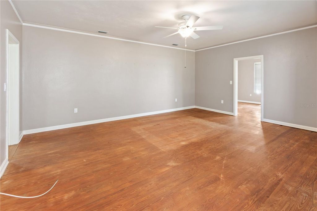 Image 7 of property listing at 420 E BULLARD AVENUE, Lake Wales, FL 33853