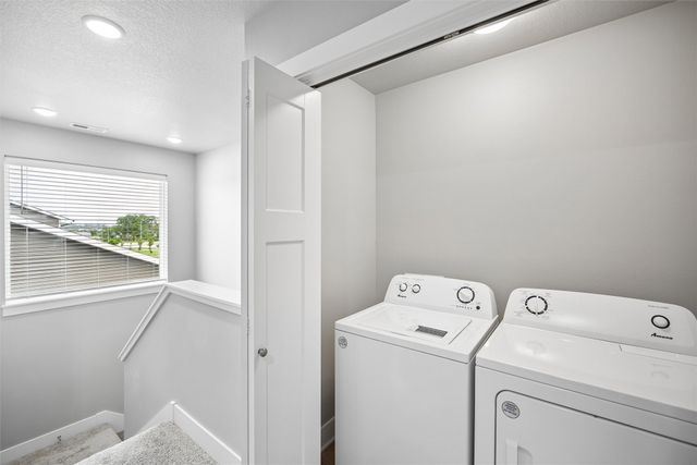15215 Deerview Drive, Urbandale, IA 50323
