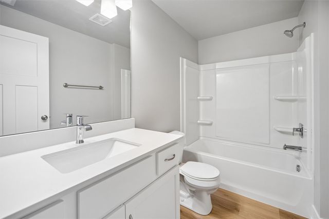 15215 Deerview Drive, Urbandale, IA 50323