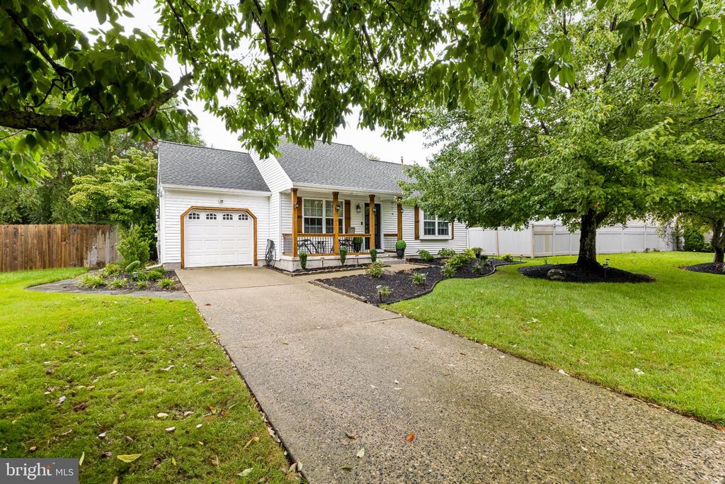 54 SANTALINA DR, Sicklerville, NJ 08081