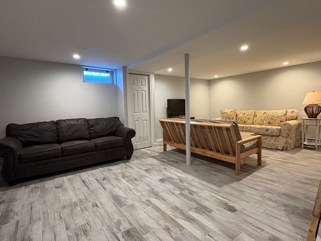 50 Redwood Ln, Barnstable, MA 02601