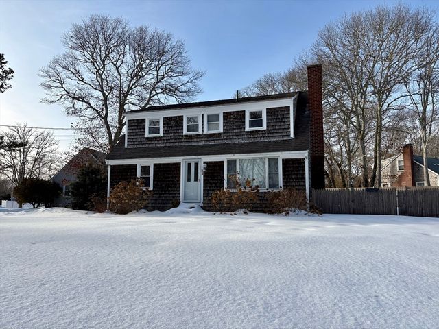 50 Redwood Ln, Barnstable, MA 02601