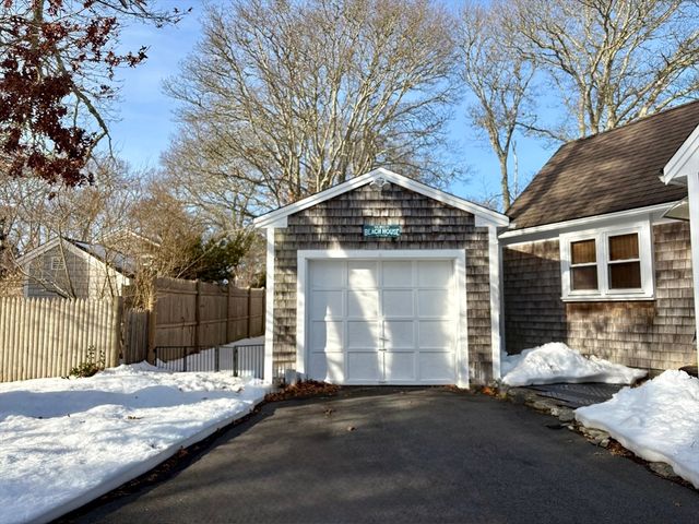 50 Redwood Ln, Barnstable, MA 02601
