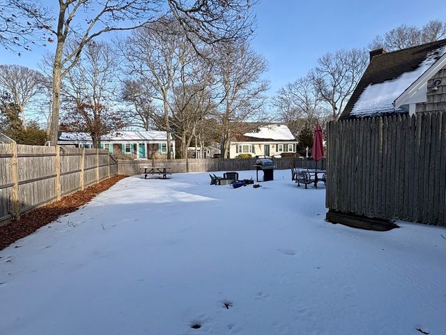 50 Redwood Ln, Barnstable, MA 02601