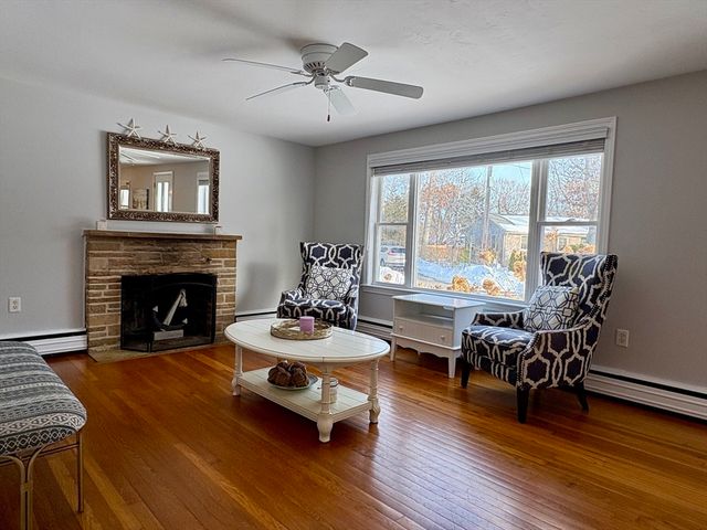 50 Redwood Ln, Barnstable, MA 02601