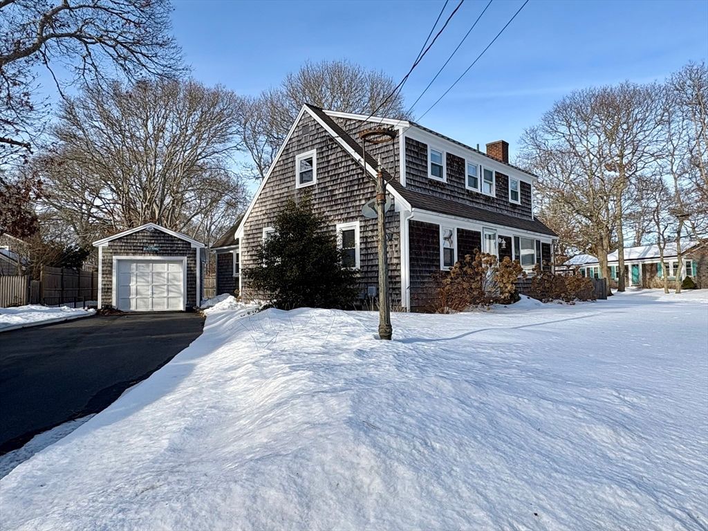 50 Redwood Ln, Barnstable, MA 02601