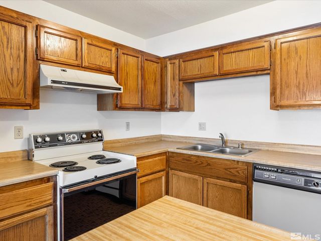 1465 E Peckham Lane APT 55, Reno, NV 89502