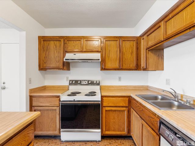 1465 E Peckham Lane APT 55, Reno, NV 89502