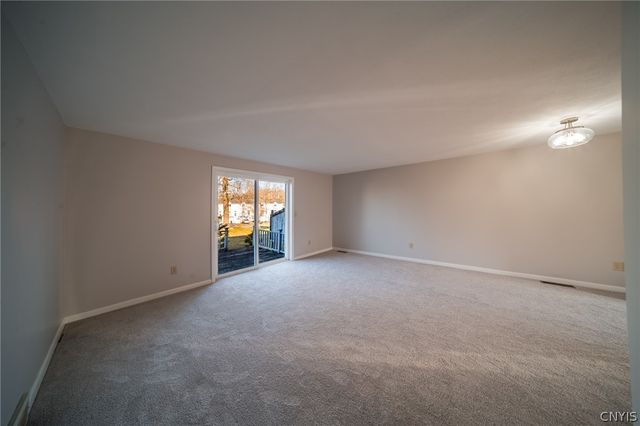 164 Iron Oak Circle, Salina, NY 13088