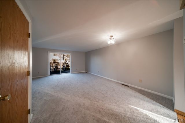 164 Iron Oak Circle, Salina, NY 13088