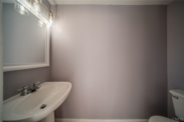 164 Iron Oak Circle, Salina, NY 13088