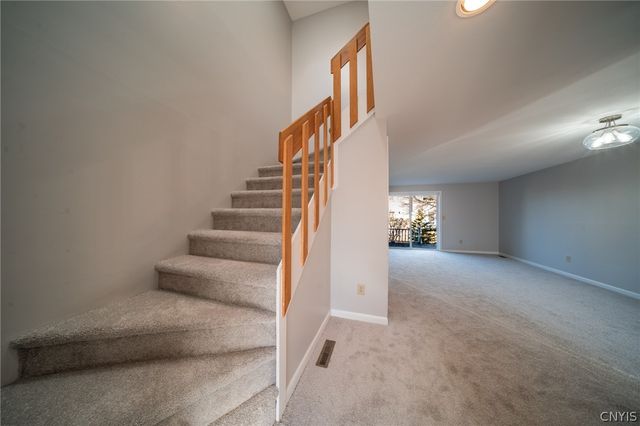 164 Iron Oak Circle, Salina, NY 13088