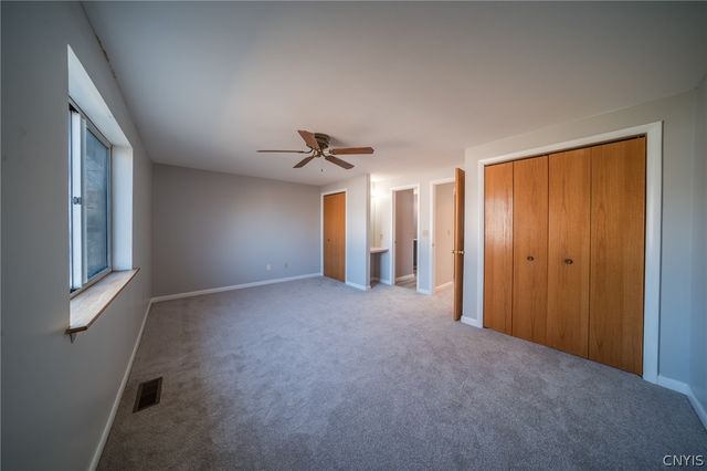 164 Iron Oak Circle, Salina, NY 13088