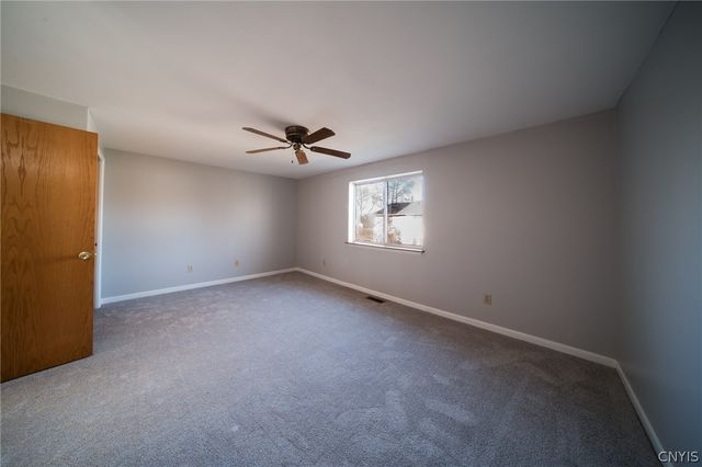 164 Iron Oak Circle, Salina, NY 13088