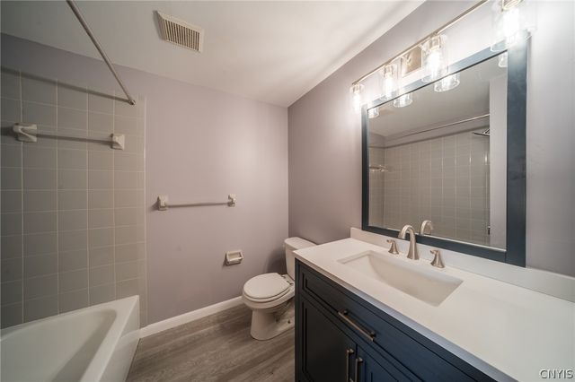 164 Iron Oak Circle, Salina, NY 13088