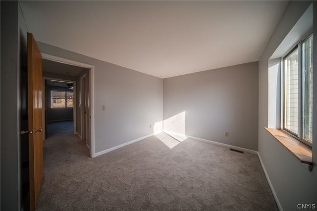 164 Iron Oak Circle, Salina, NY 13088