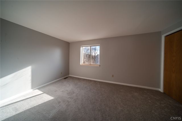 164 Iron Oak Circle, Salina, NY 13088