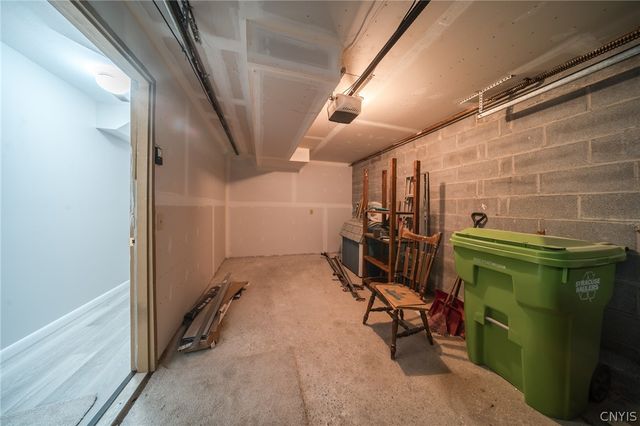 164 Iron Oak Circle, Salina, NY 13088