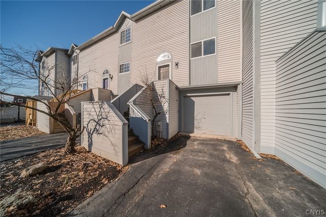 164 Iron Oak Circle, Salina, NY 13088