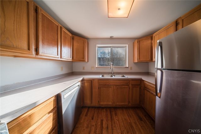 164 Iron Oak Circle, Salina, NY 13088