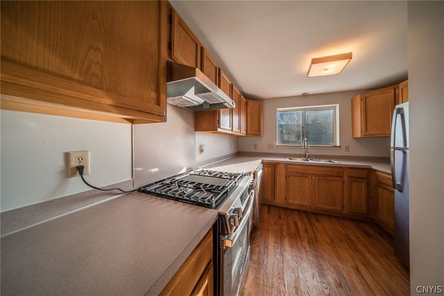 164 Iron Oak Circle, Salina, NY 13088