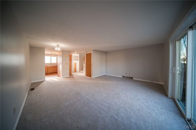 164 Iron Oak Circle, Salina, NY 13088