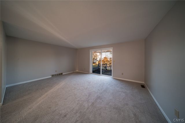 164 Iron Oak Circle, Salina, NY 13088