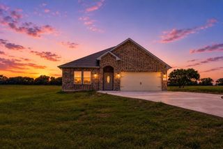 1948 County Road 1255, Savoy, TX 75479